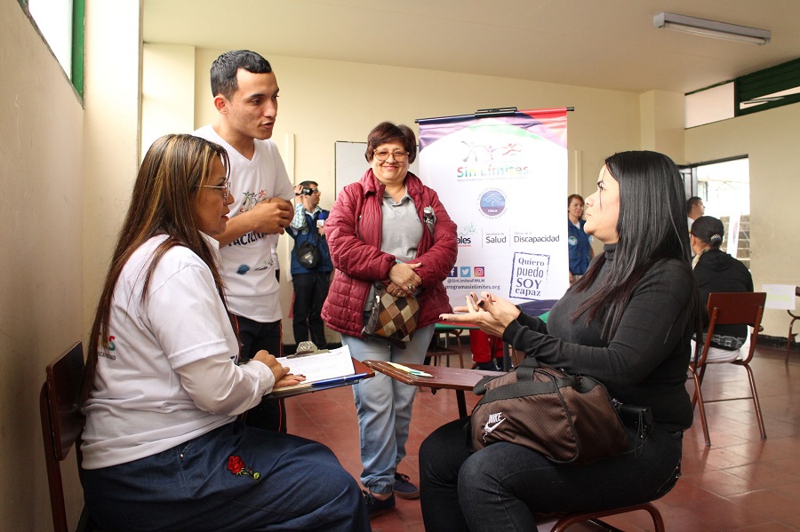 Las personas con discapacidad recibieron atención en medicina general, salud ocupacional y sicología.