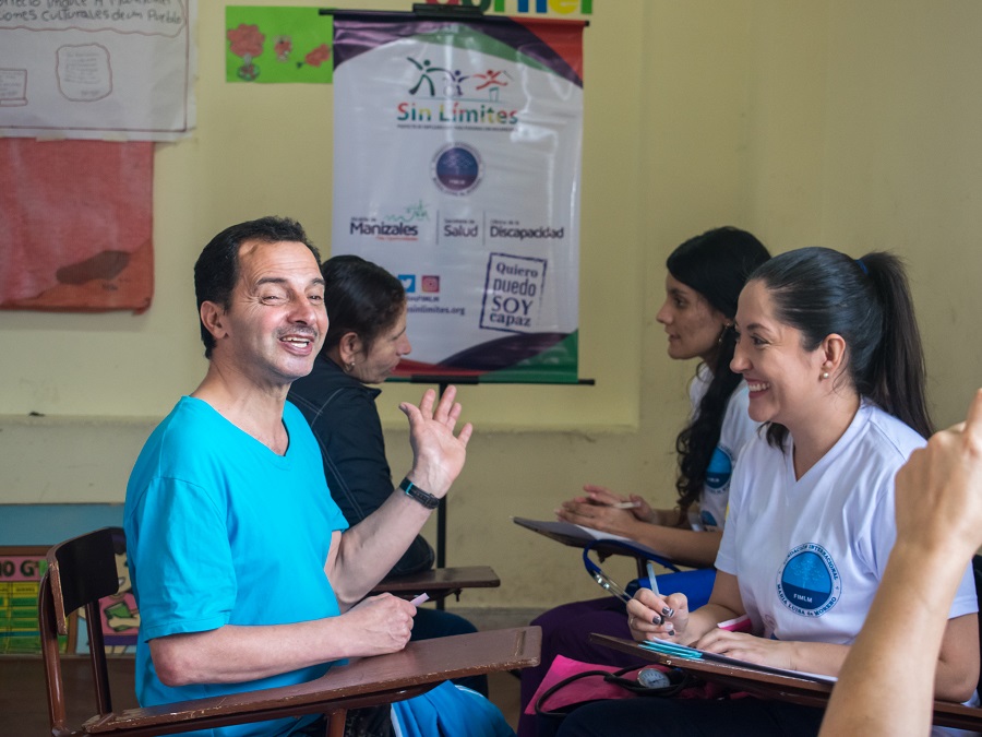 Las personas con discapacidad recibieron atención en medicina general, salud ocupacional y sicología.