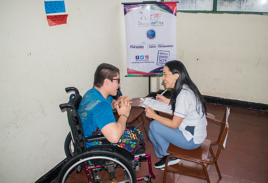 Las personas con discapacidad recibieron atención en medicina general, salud ocupacional y sicología.
